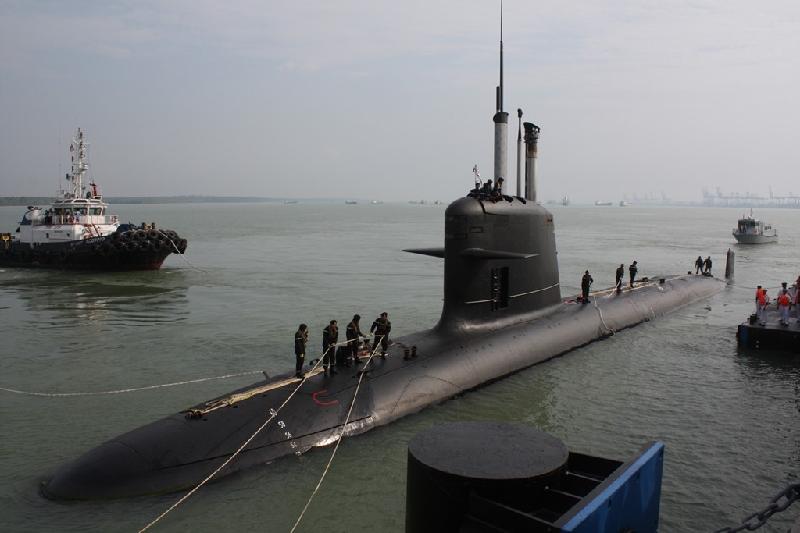 Malaysia: Hải quân Hoàng gia Malaysia (RMN) đang vận hành 2 tàu ngầm lớp Scorpene nhập khẩu từ Pháp theo hợp đồng trị giá 1,04 tỷ Euro ký kết vào năm 2002. Các tàu ngầm bắt đầu hoạt động trong RMN từ năm 2009. Ảnh: Wikipedia