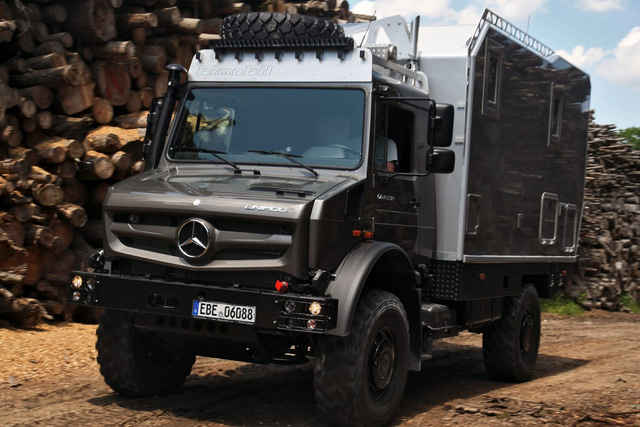 Biến xe tải của Mercedes-Benz thành nhà di động