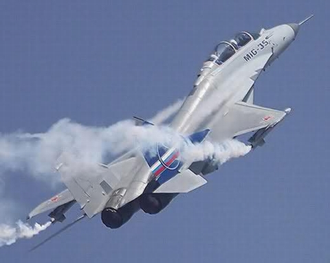 Sử dụng khung của MiG-29M1, trước đây được biết đến với tên gọi MiG-29OVT, MiG-35 được trang bị động cơ phản lực RD-33 với những miệng ống điều khiển hướng phụt linh động có khả năng cơ động cao, sức đẩy lớn.