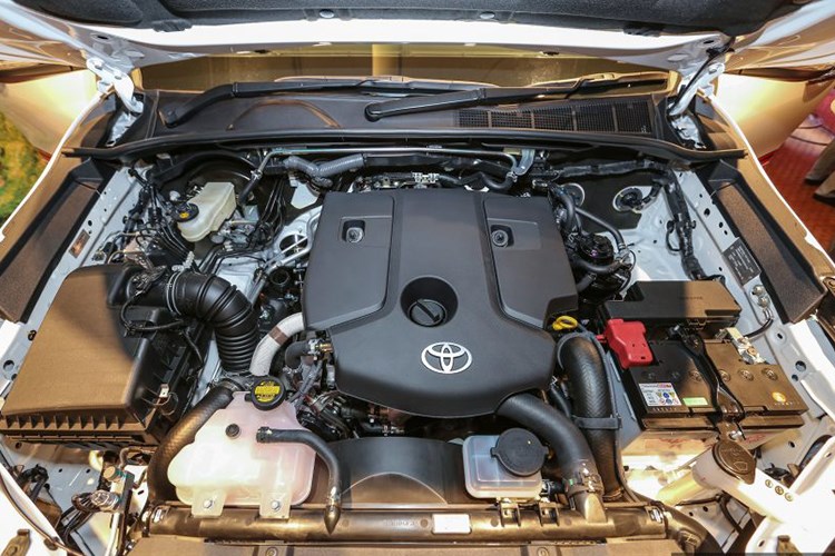 Xe sở hữu hộp số tự động 6 cấp, hệ dẫn động 4x4. Theo đại diện hãng xe Toyota tại Malaysia cho biết, tất cả các phụ kiện trên Hilux 2.4G Limited Edition đã được thử nghiệm và vượt qua các tiêu chuẩn chất lượng của hãng xe Toyota Nhật Bản.