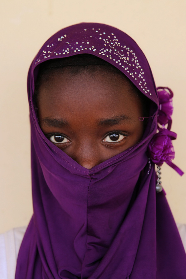Đôi mắt ấn tượng của bé gái người Mauritanie