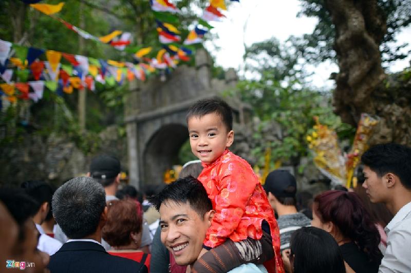 Khoanh khac an tuong chua Huong ngay khai hoi hinh anh 9