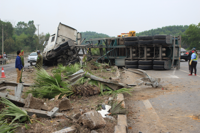 Tai nạn nghiêm trọng trên cao tốc Thái Nguyên - Hà Nội
