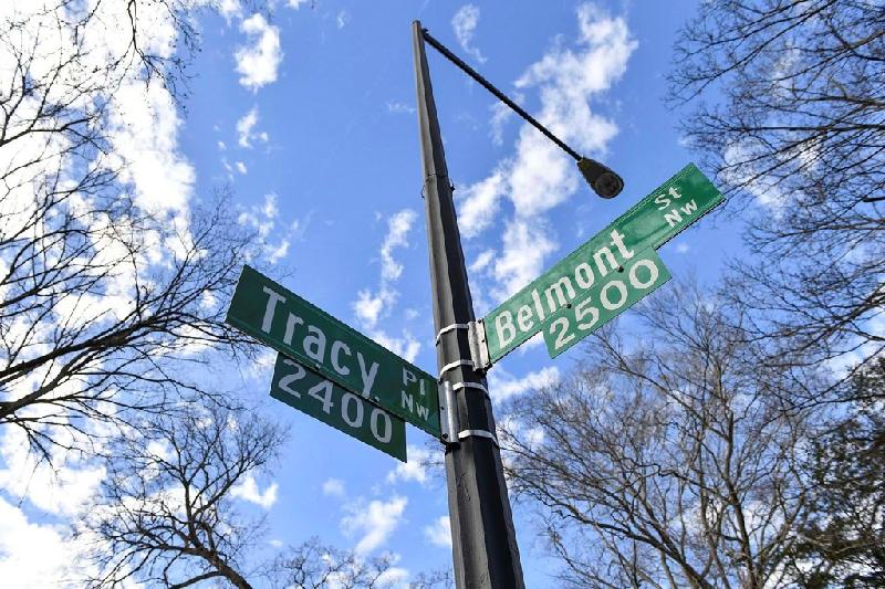 Gia đình Ivanka Trump sống tại đường Tracy Place NW. Cách đó 3 phút đi bộ, ông bà Obama ở tại phố Belmont Street NW. Ảnh: Washington Post.