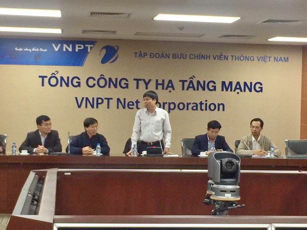 Ông Tô Mạnh Cường, Phó Tổng Giám đốc Tập đoàn VNPT cho biết nhờ chuẩn bị từ sớm nên hiện nay VNPT đã sẵn sàng. Do có nhiều loại hình thuê bao cố định (thông thường, IMS, Gphone, VSAT) nên việc đổi số không chỉ thực hiện tại mỗi trụ sở của VNPT-Net mà cả 63 chi nhánh của VNPT tại 63 tỉnh thành trên cả nước cũng đang cùng trực để khai báo và cập nhật mã vùng mới.