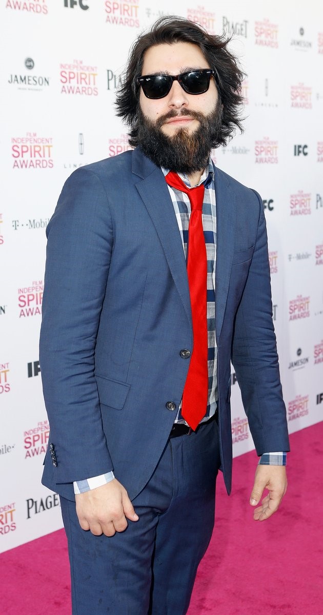 Đạo diễn Kong bắt đầu để râu từ đầu năm 2015 khi xuất hiện tại Lễ trao giải tinh thần độc lập. 