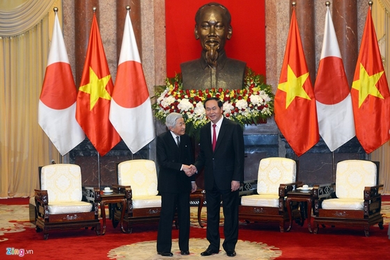 Cuộc hội đàm giữa Chủ tịch nước Trần Đại Quang và Nhà vua Nhật Bản diễn ra sau đó. Nhà vua Akihito bày tỏ sự vui mừng khi có cơ hội thăm Việt Nam lần đầu tiên và nhấn mạnh mối quan hệ hữu nghị giữa hai quốc gia.