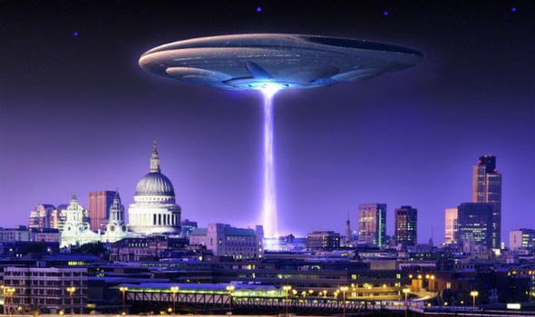 Một trong những vụ UFO đầu tiên được ghi nhận bắt đầu từ năm 1905 đó là vụ UFO quả cầu rơi xuống từ đám mây ở Portland. Ông Monfort nói. Nguồn ảnh: Google.