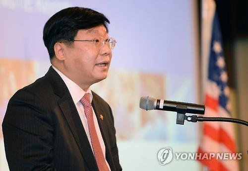 Bộ trưởng Thương mại Hàn Quốc Joo Hyung-hwan