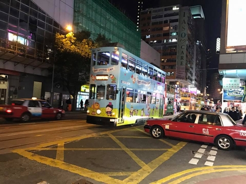 Taxi màu đỏ là taxi chính ở trung tâm Hồng Kông