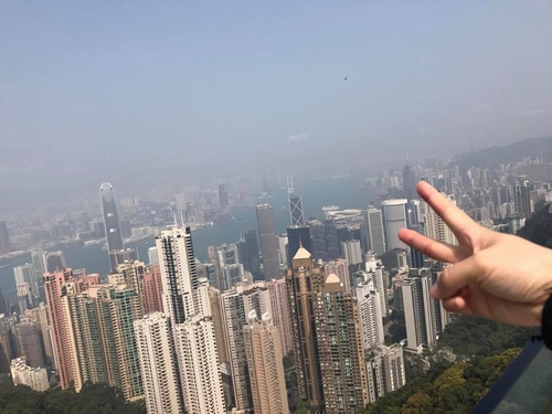 Một Hồng Kông với những tòa nhà trọc trời.