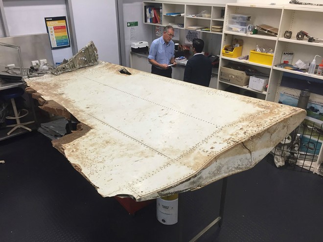 Mảnh cánh máy bay dài 2m của MH370 được tìm thấy ở Tanzania, được chuyên gia ở Canberra, Australia xác định vào tháng 9/2016.