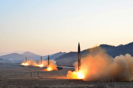 Triều Tiên vừa phóng đi 4 quả tên lửa về phía Biển Nhật Bản, khuấy động sự căng thẳng trong khu vực