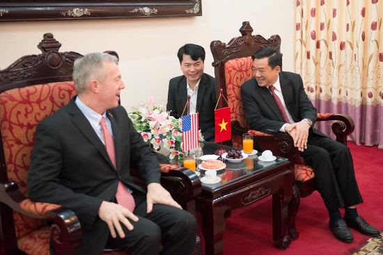 Đại sứ Osius gặp gỡ Phó Bí thư Tỉnh ủy Tuyên Quang Nguyễn Hồng Thắng 