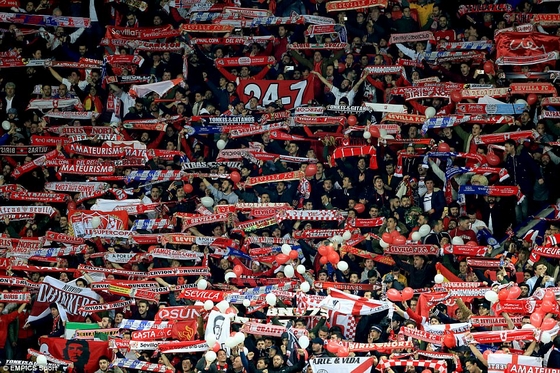 Rất đông CĐV Sevilla theo chân đội nhà tới Anh 