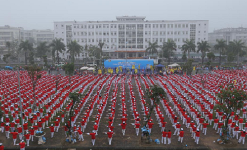 Hơn 5.000 người cao tuổi đồng diễn thể dục xác lập kỷ lục Việt Nam