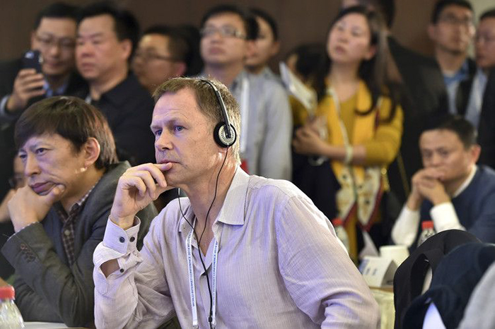 Phó Chủ tịch Facebook Vaughan Smith tại một cuộc hội nghị về internet ở Trung Quốc. Ảnh: AP.