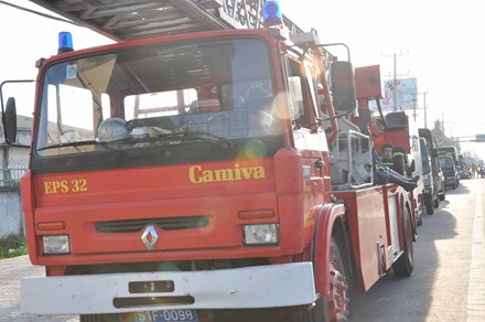 Nhận được tin báo, Cảnh sát PCCC thành phố Cần Thơ đã điều 180 chiến sĩ và 5 phương tiện, trong đó có 2 xe thang, đến hiện trường dập lửa, đến 20 giờ 30 phút ngọn lửa được khống chế hoàn toàn.