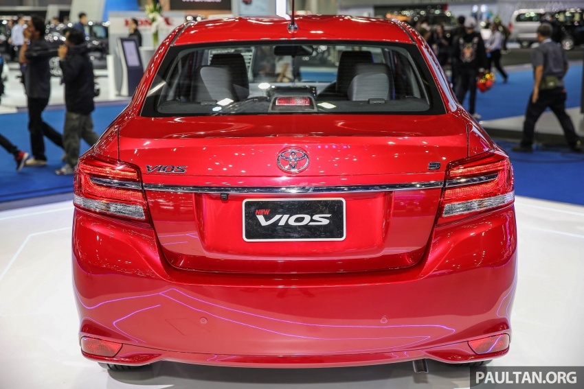 Toyota Vios 2017 bán ra thị trường Thái Lan với 4 phiên bản lựa chọn có mức giá tương đương từ 403 triệu - 523 triệu đồng. Theo dự kiến, Toyota Vios 2017 sẽ được giới thiệu tại thị trường Việt Nam trong thời gian tới.