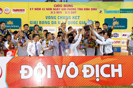  U-19 Hà Nội lên ngôi vô địch xứng đáng. ẢNH: KHẢ HOÀ.