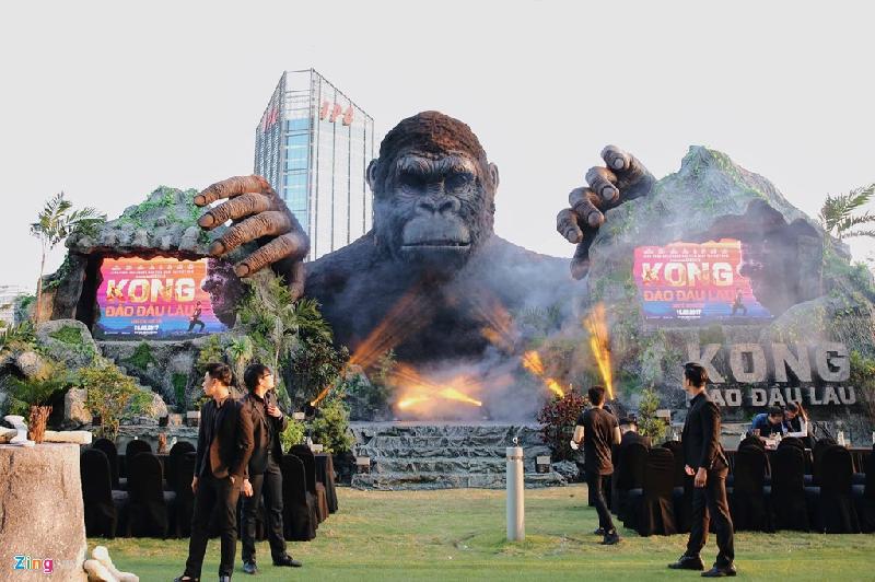 Chiều 9/3 tại khu vực ngoài trời của trung tâm thương mại Vivo City (quận 7. TP.HCM), buổi công chiếu bộ phim bom tấn Kong: Skull Island (Kong: Đảo đầu lâu) được tổ chức vô cùng hoành tráng.