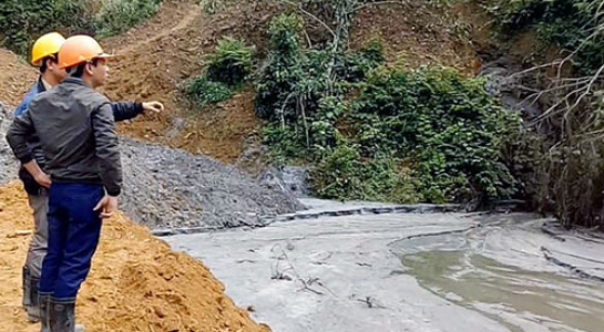 Vỡ bể chứa bùn thải quặng thiếc tại Nghệ An