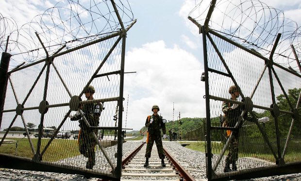 Lính Hàn Quốc canh gác tại biên giới giáp Triều Tiên