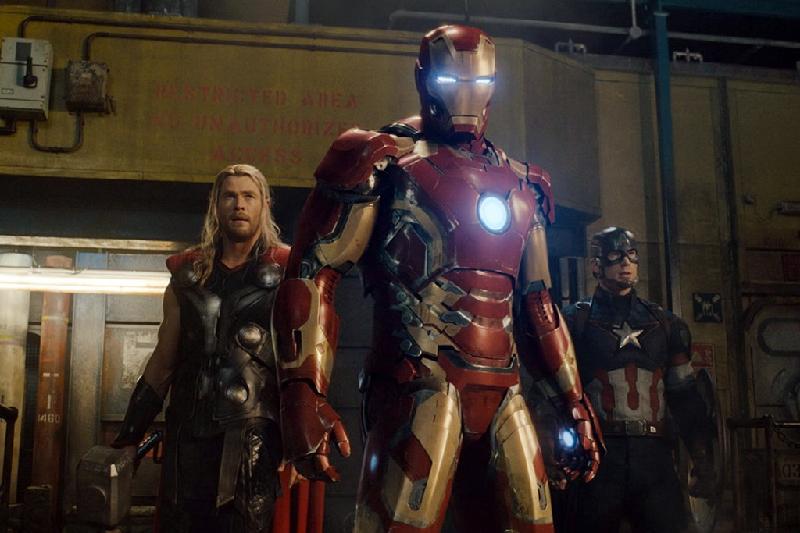 8. Avengers: Age of Ultron (2015) - 24 ngày: Phần hai của The Avengers cũng mất 24 ngày như Captain America: Civil War để đạt cột mốc doanh thu đáng mơ ước. Song, thành tích tổng cuối cùng của Age of Ultron lại cao hơn, 1,405 tỷ USD. Thắng lợi của bom tấn tiếp tục khẳng định phim siêu anh hùng hiện là “mốt thời thượng” tại Hollywood. Ảnh: Disney.