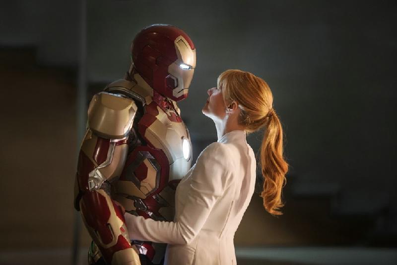 7. Iron Man 3 (2013) - 23 ngày: Tuy gây ra tranh cãi về nhân vật Mandarin (Ben Kingsley), nhưng phần ba của Iron Man chỉ mất hơn ba tuần để xô đổ cột mốc 1 tỷ USD, và sau đó mang về cho nhà sản xuất tổng cộng 1,214 tỷ USD. Giới phân tích cho rằng Iron Man 3 hưởng lợi khi là phim siêu anh hùng Marvel đầu tiên ra mắt sau cơn sốt The Avengers (2012). Ảnh: Disney.