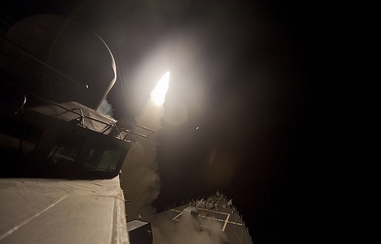 Tên lửa Tomahawk thổi bay căn cứ của Syria như thế nào?