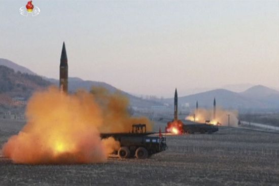 4 tên lửa được phóng đi hôm 7/3. Những vụ phóng tên lửa liên tiếp trong những năm vừa qua ở Triều Tiên khiến các cường quốc thực sự lo ngại về bước tiến của chính quyền ông Kim Jong Un trong chương trình phát triển tên lửa, đặc biệt là tên lửa đạn đạo xuyên lục địa.