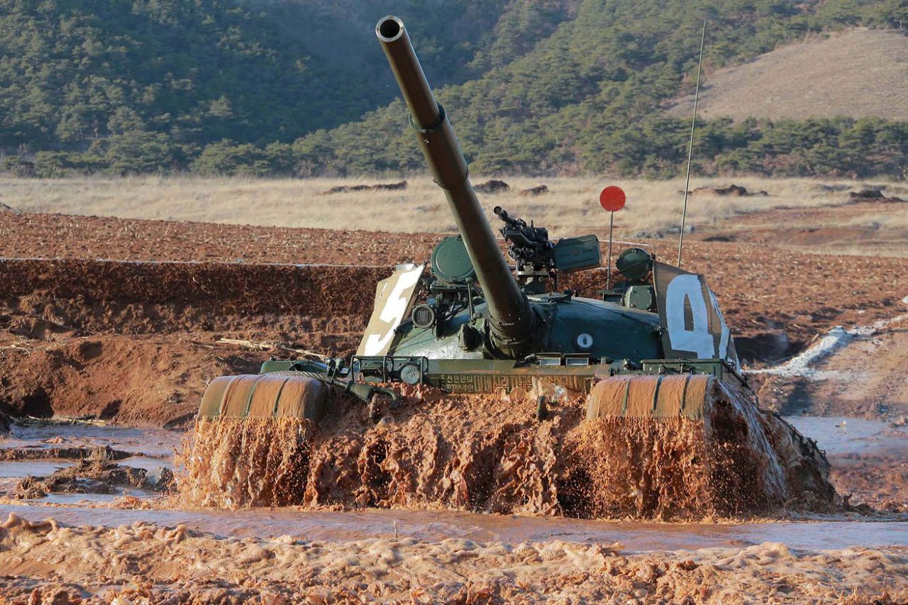 Xe tăng của Triều Tiên trong một cuộc diễn tập