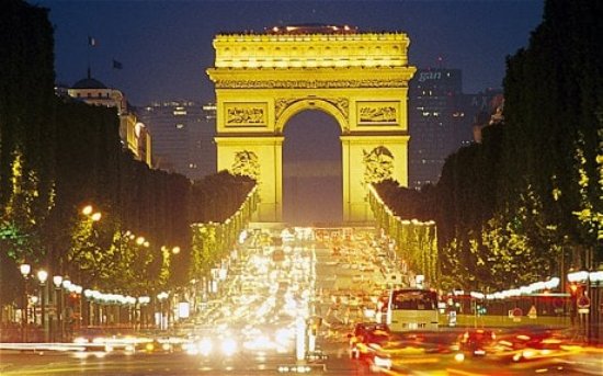 Đại lộ Champs-Elysées này đã trở thành mục tiêu tấn công khủng bố trong ngày hôm qua