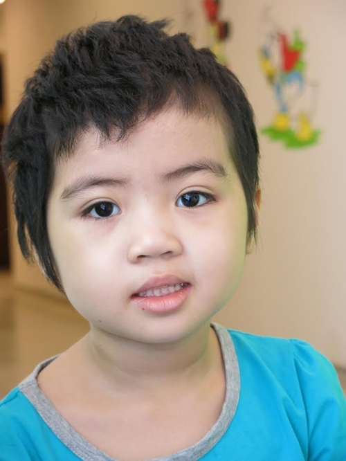 Chưa tròn 6 tuổi, bé Lưu Khánh Hà đã trải qua 3 lần phẫu thuật u não liên tiếp trong 3 năm