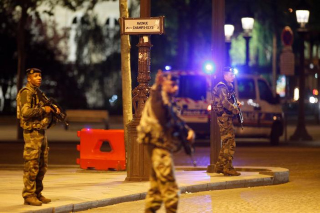 Pháp ráo riết truy lùng nghi can thứ 2 trong vụ nổ súng tại Paris