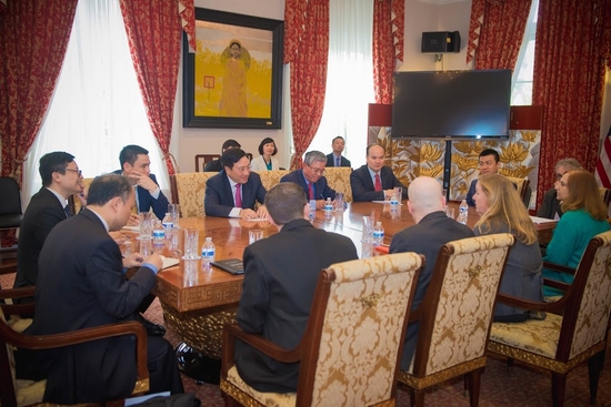 Phó Thủ tướng, Bộ trưởng Bộ Ngoại giao Phạm Bình Minh gặp gỡ Ban lãnh đạo Trung tâm nghiên cứu quốc tế (CSIS)