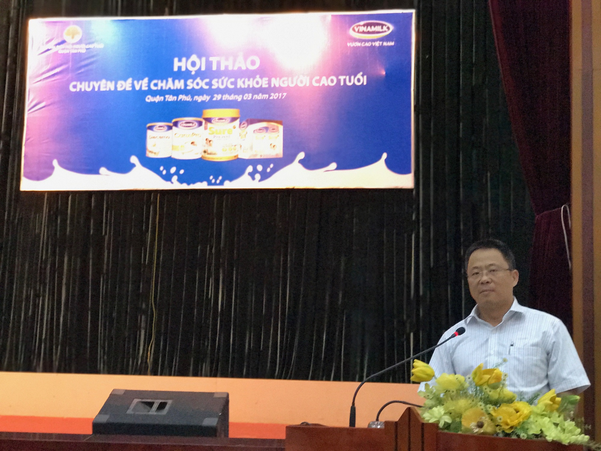 Ông Nguyễn Ngọc Thành - Giám đốc kinh doanh miền TP.HCM Vinamilk phát biểu tại hội thảo ở TP.Hồ Chí Minh