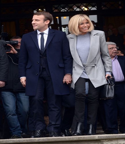  Sau này, Macron và Trogneux gặp lại nhau ở Paris. Hai người tổ chức đám cưới vào năm 2007 sau khi bà Trogneux ly dị chồng. Ảnh: Mirror. 
