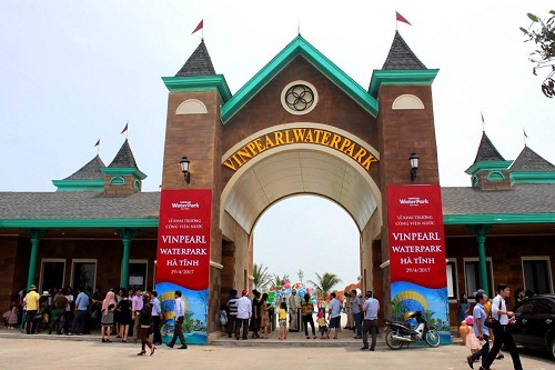 Công viên nước Vinpearlland Water Park Hà Tĩnh với diện tích 7 ha là công viên nước đầu tiên và lớn nhất khu vực Bắc Trung bộ.