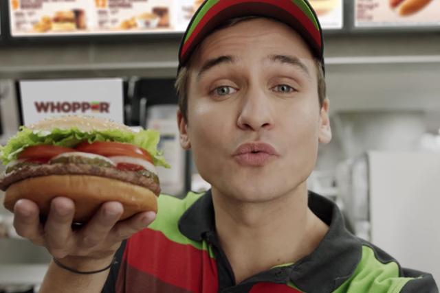 Quảng cáo bánh Whopper của Burger King.