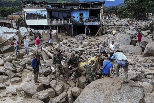 Cận cảnh trận lụt cướp sinh mạng 200 người Colombia