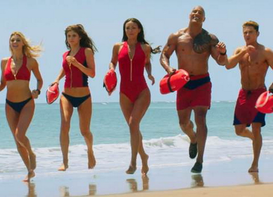 Tài tử cơ bắp lần này sẽ có những cô nàng trợ thủ nóng bỏng nhất trong Baywatch Đội Cứu Hộ Bãi Biển