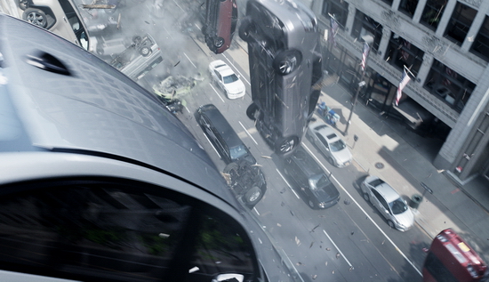 Cảnh quay “xe rơi” được đánh giá là một trong những phân cảnh nổi bật nhất của Fast & Furious 8