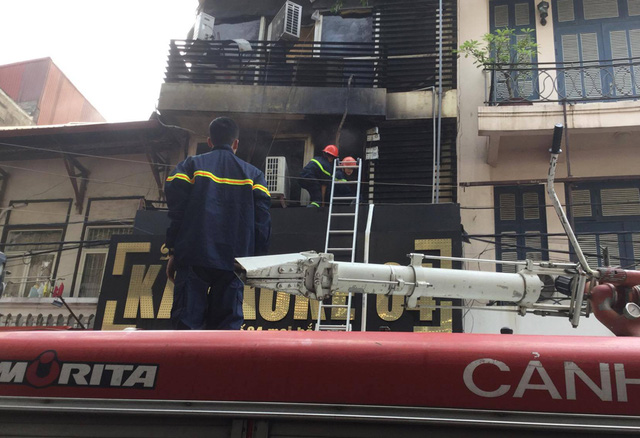 Vụ cháy quán karaoke 7 tầng trên phố Mai Hắc Đế khiến người dân trong khu vực bị hoảng loạn