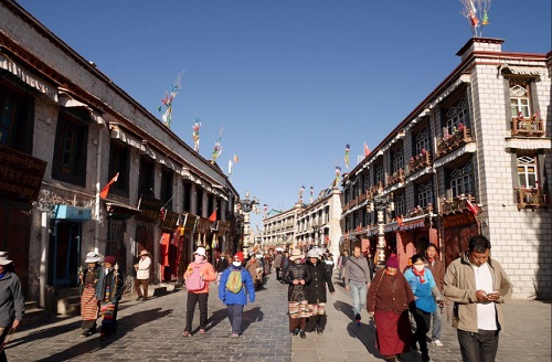 Còn có rất nhiều điểm ấn tượng khác tại Tibet này và Barkhor Street, khu phố đi dạo tham quan là một nơi như thế.