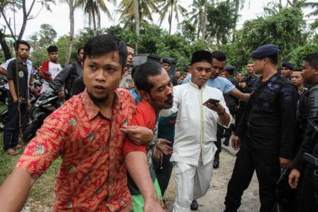 Hàng trăm tù nhân Indonesia vượt ngục nhân lúc đi cầu nguyện