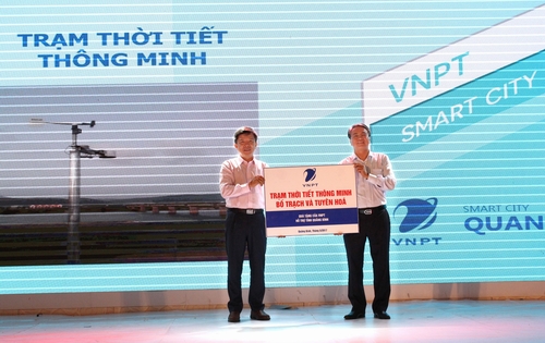 VNPT trao tặng UBND tỉnh Quảng Bình hai trạm thời tiết thông minh