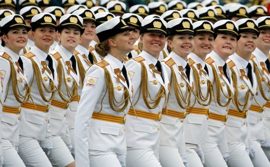 Những nữ binh sĩ xinh đẹp và rạng rỡ trong lễ diễu binh