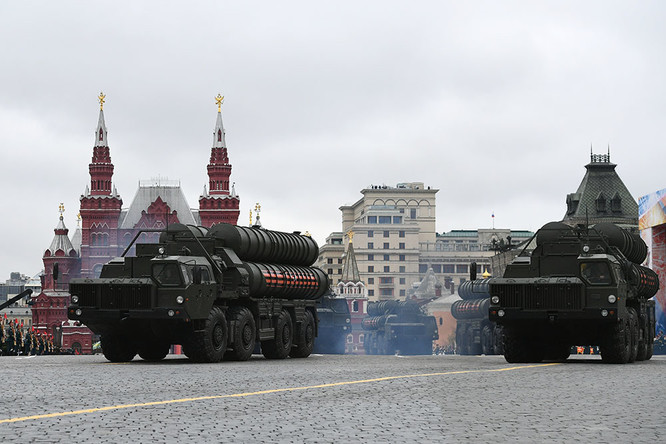 Hệ thống phòng thủ tên lửa tối tân nhất của Nga - S-400 Triumf. Đây được xem là vũ khí không có đối thủ trên thế giới