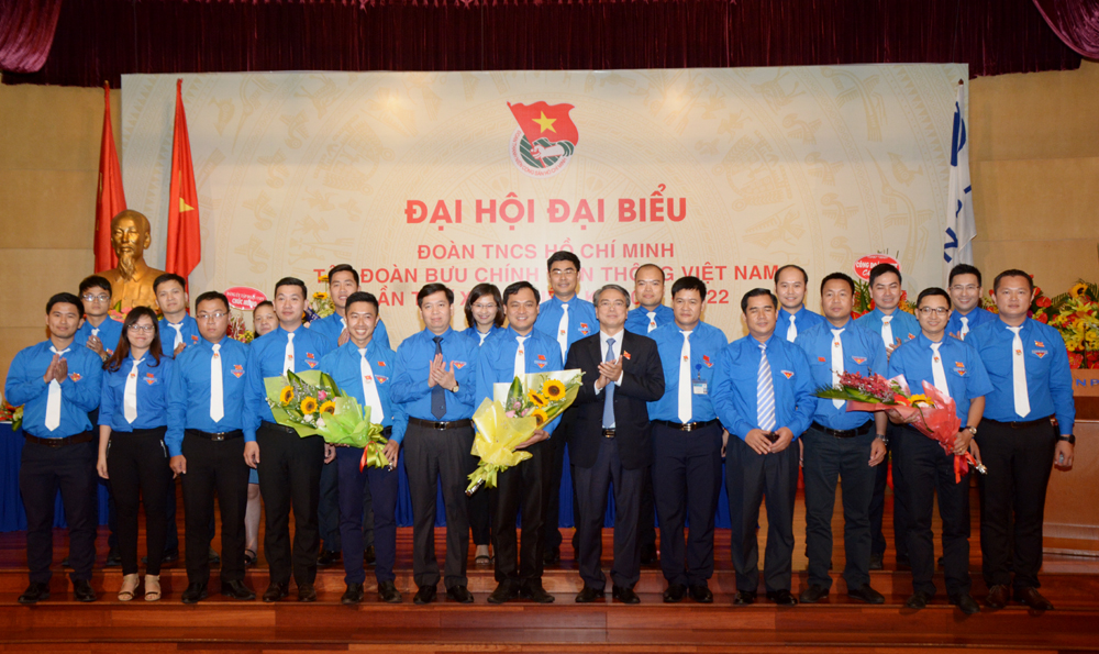 Ban Chấp hành Đoàn Thanh niên VNPT nhiệm kỳ 2017 - 2022 ra mắt Đại hội.